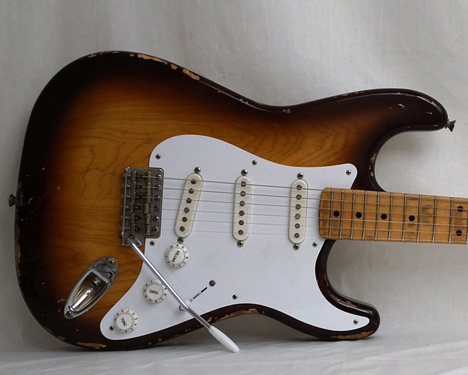 Guitar finishing by Ben Tabak